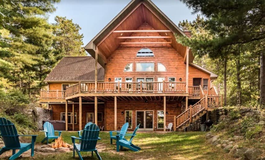 Lakefront Cabin with hot tub – Wild Rose - 15 Amazing Wisconsin Cabins with Hot Tubs