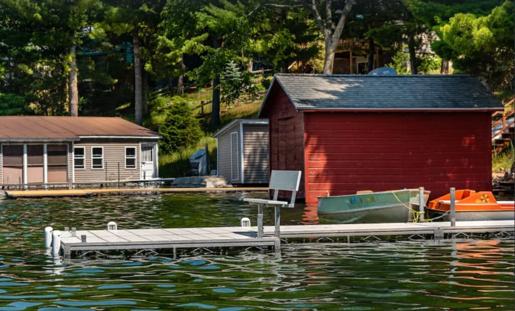 cabin cottage on the lake