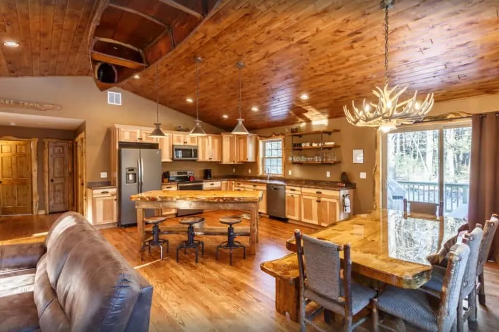 Beautiful Whitetail Ridge-Luxury Cabin- Wisconsin Dells