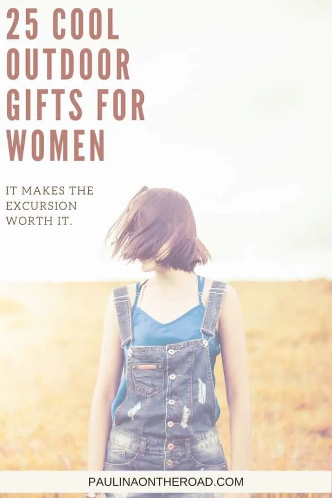 Are you looking for outdoor gifts for her? With this ultimate gift guide, you'll find outdoor gifts for women no matter what your budget is. Indeed there are plenty of great outdoorsy gifts for women under 20 or even 50 dollars. And if you want to spoil your friend, there are plenty of outdoor gift ideas above 100$ such as a cool kayak or outdoor wear that she'll use a lifetime. No matter if she likes hiking, cycling or kayaking, you'll find the perfect outdoor gift for her here. #outdoorgifts