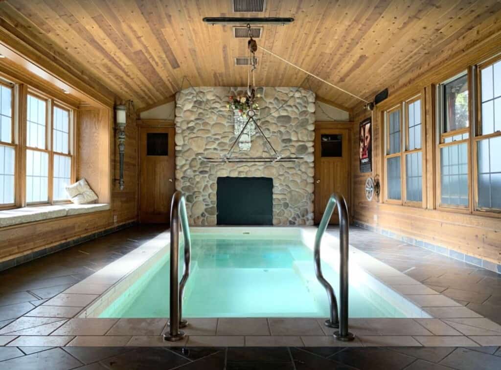 wisconsin dells cabin with hot tub and pool pet friendly