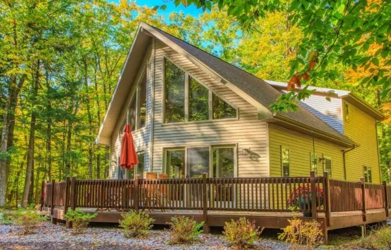 Best cabin in Door County, front view of dog-friendly, secluded cabin in the woods