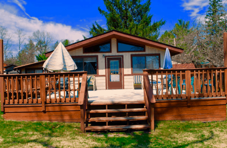 Best Airbnb in Wisconsin Dells, Front View of The Beach House