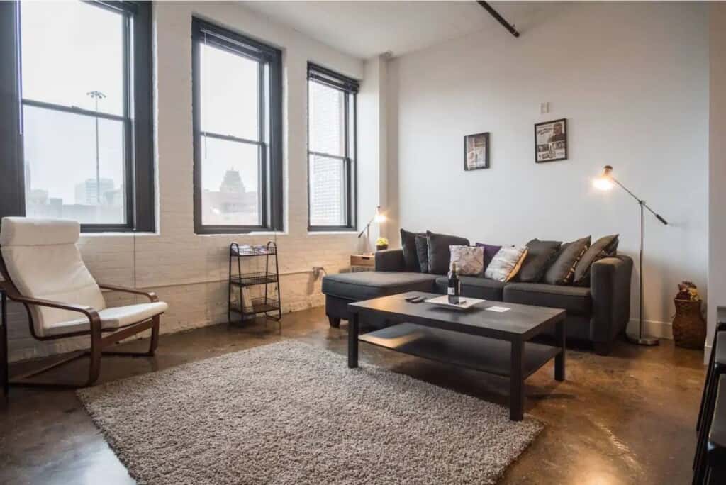 Trendy-1bd-Loft-Near-Public-Market