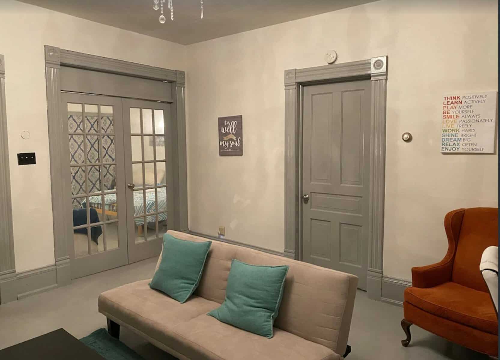 15 Wonderful Airbnbs in Milwaukee, Wisconsin Paulina on the road