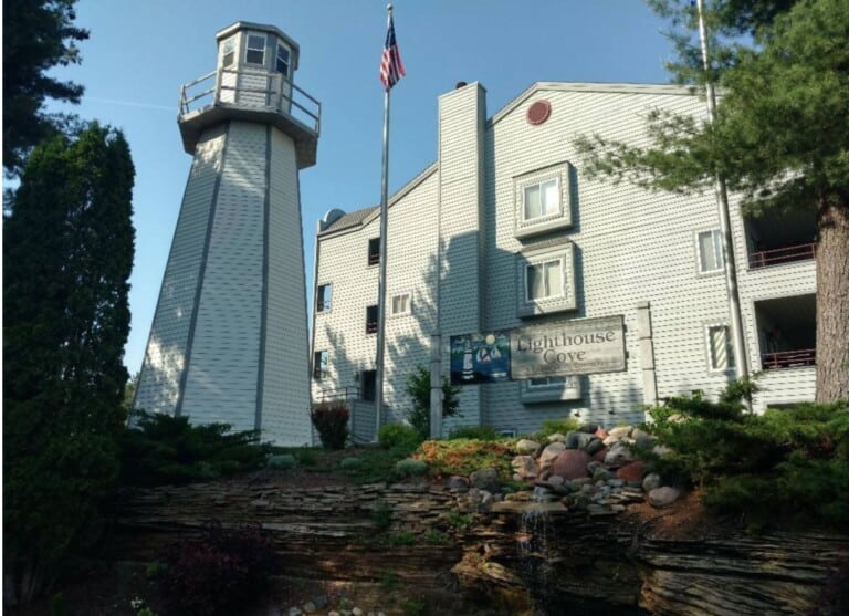 20 Fabulous Airbnbs in Wisconsin Dells, WI Paulina on the road