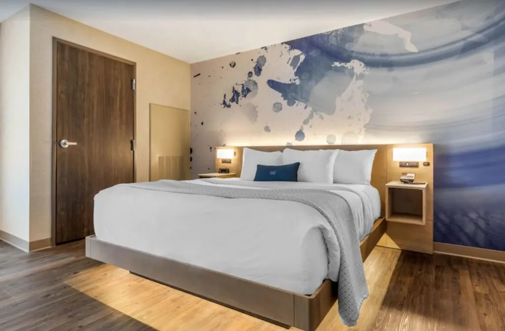 modern room milwaukee airbnbs