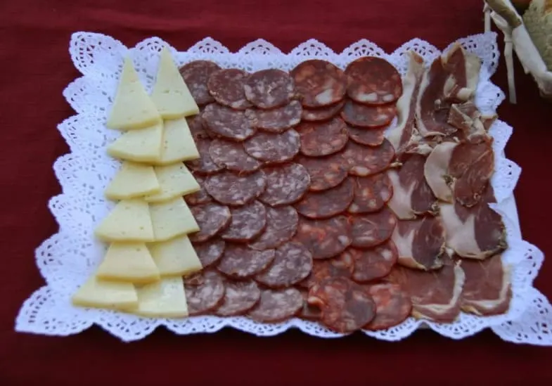 Best Spanish Christmas Food, View of  Entremeses (Chorizo, cheese, lomo) Food