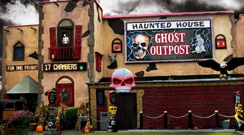 wisconsin weekend getaways for family, Ghost outpost haunted house in Wisconsin Dells