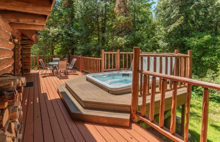 Best Door County Cabin with Hot Tub