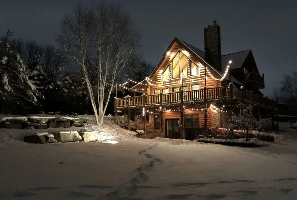 Best Wisconsin Cabin with Hot Tub For Families – front view of Large Cozy Cabin