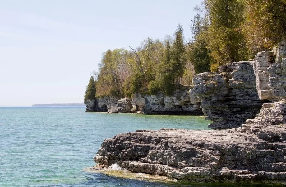 Best outdoor places to go in Wisconsin, rock formations along the Cave Point Coastline