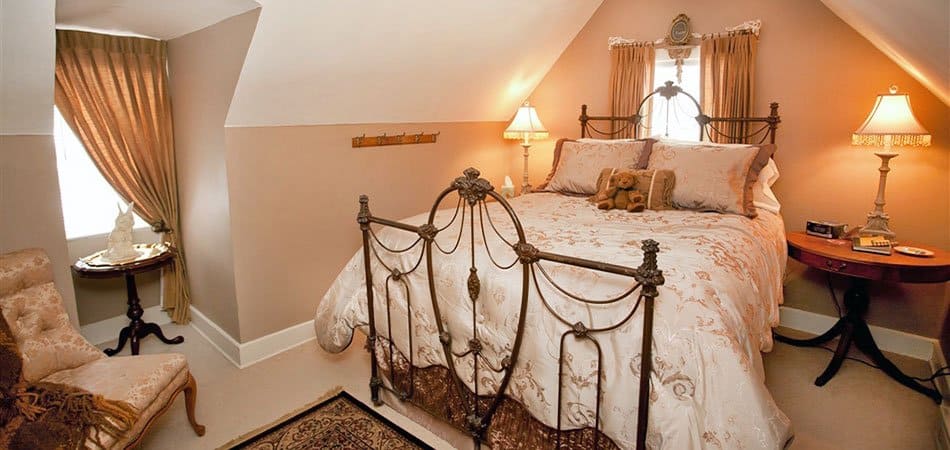 romantic hotels in wisconsin best Wisconsin getaways for couples, bedroom with slanted roof, bed has thick sheets and a teddy bear on top
