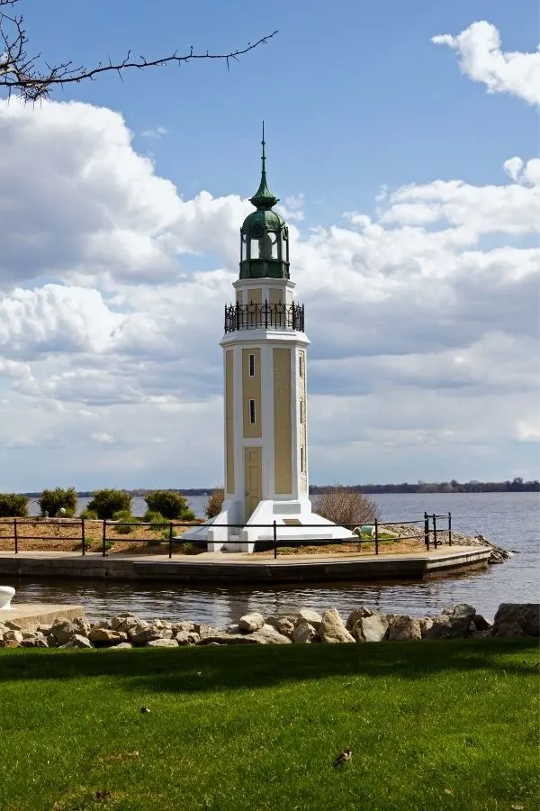 unique lighthouses in Wisconsin, Bray's Point Lighthouse