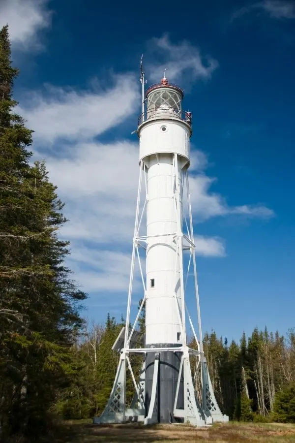 amazing things to do in the Apostle Island in winter, Devil’s Island Lighthouse