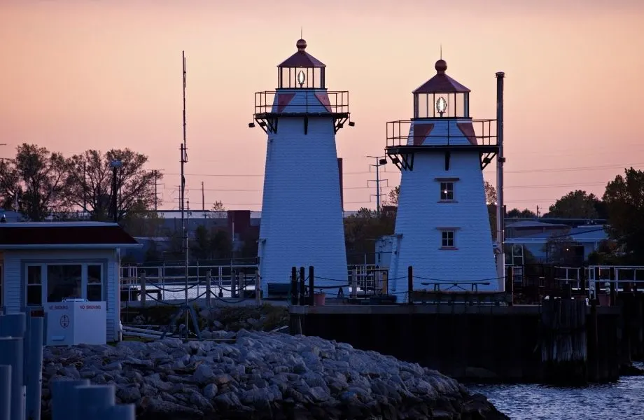 places to go for anniversary in Wisconsin, Grassy Island Range Lights in Green Bay