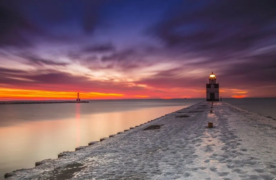 best lighthouses on Lake Michigan, Kewaunee Pierhead Lighthouse at sunset