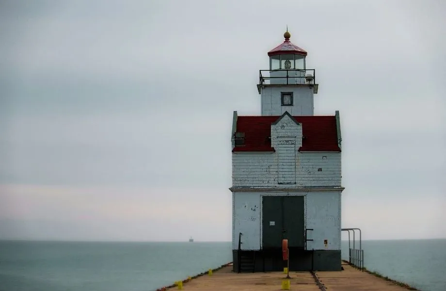 unique lighthouses on Lake Michigan, Kewaunee Pierhead Lighthouse