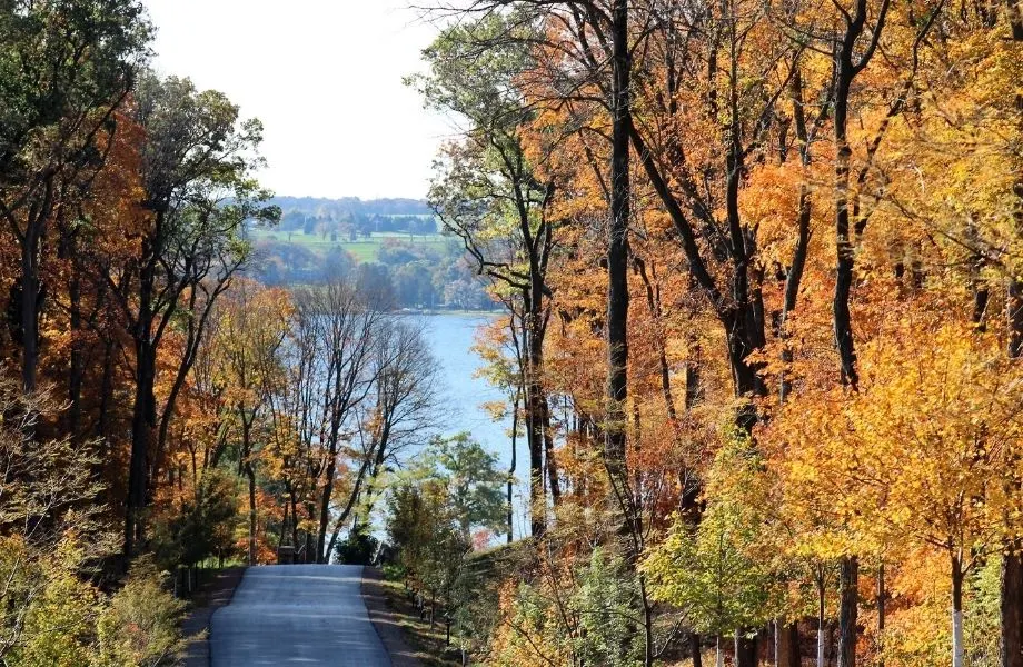where to see fall colors in WI, View of Lake Geneva in the fall