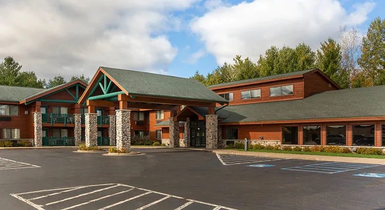 spa retreats in Wisconsin, exterior of Cobblestone Hotel & Suites