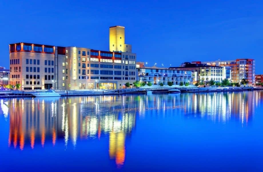 amazing hotels and green bay resorts in wisconsin. Green Bay Skyline at night