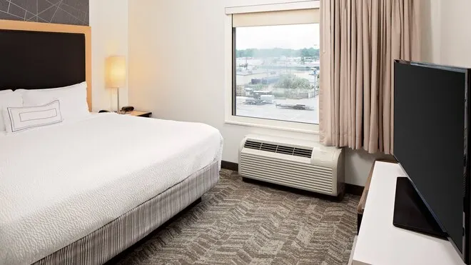 best green bay resorts, kind bed and tv at SpringHill Suites Green Bay