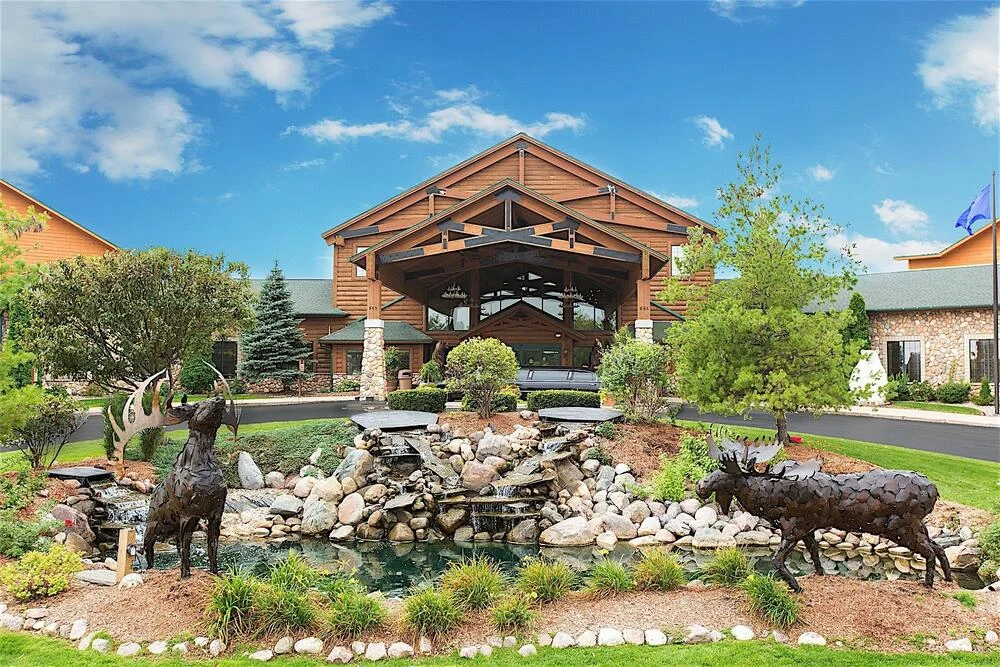 green bay hotels with water parks, exterior of Tundra Lodge Resort