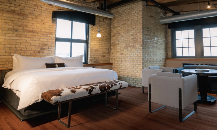 best romantic hotels in milwaukee, large room in loft space with bed, table and chairs