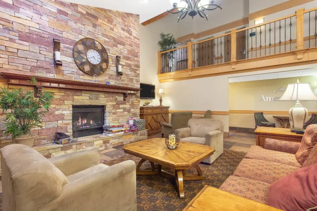 best Sheboygan Wisconsin hotels, lobby area with fireplace, couches and board games