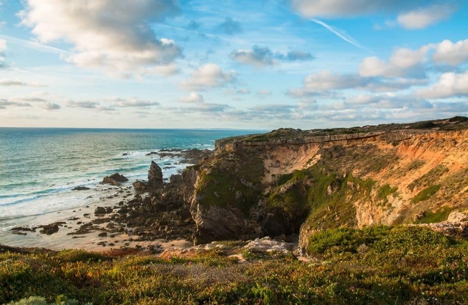 hiking trails in algarve, view of rocky coast along the Rota Vicentina Fisherman's Trail