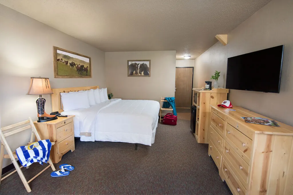 family resorts in Wisconsin Dells, hotel room with cowboy themed decor