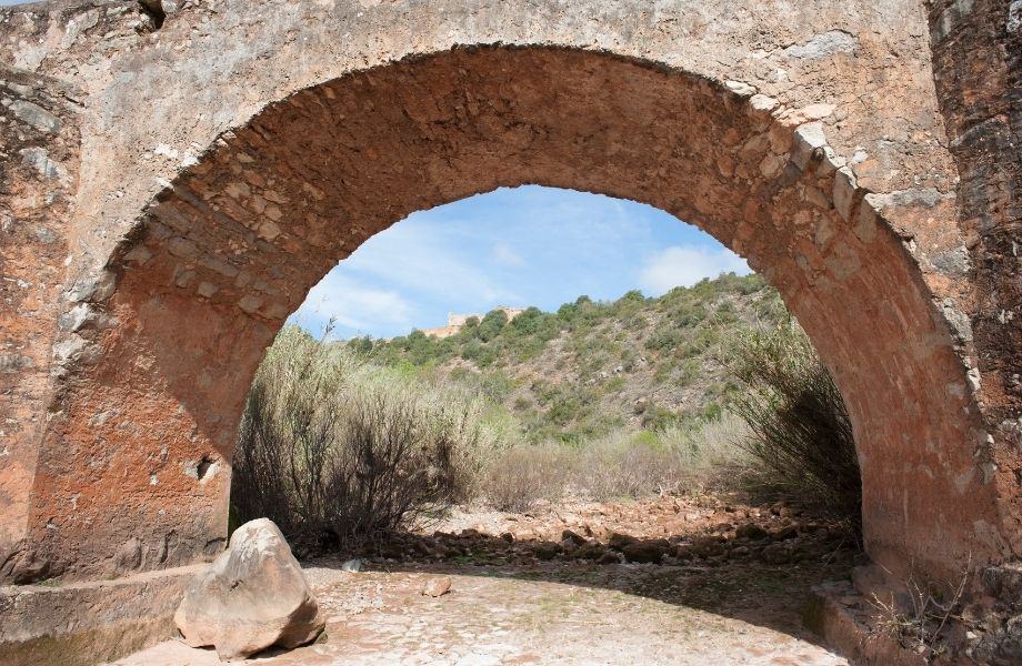 Top Albufeira tourist attractions, old stone bridge over a creek