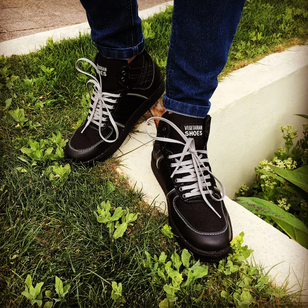 best ​​shoes made from hemp, person wearing black shoes with white laces from vegetarian shoes