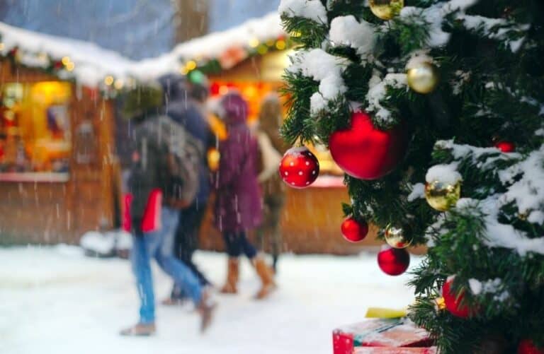 20 Magical Christmas Markets in Wisconsin [2023 Guide] Paulina on the