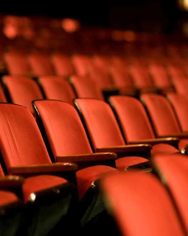 red theater seats getting blurry as the rows go back