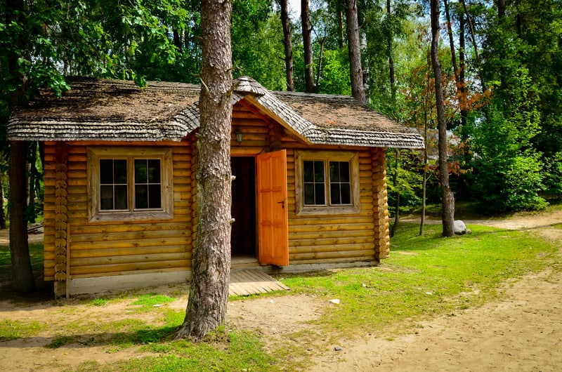 Log cabin in woods - Perfect Wisconsin RoadTrip Itinerary