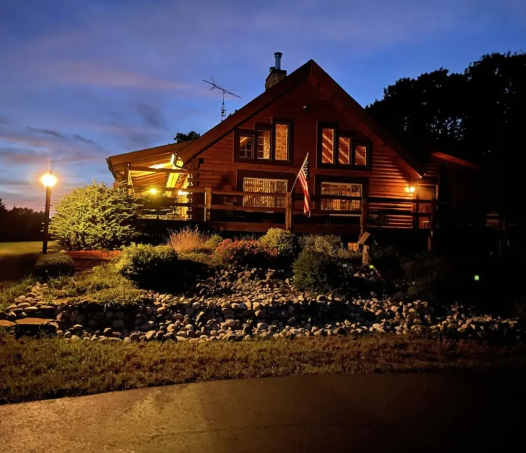 cabin in wisconsin in the woods at night, Cabin Getaways with Hot Tubs in Wisconsin
