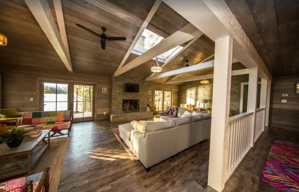 forest cabin in wisconsin with hot tub