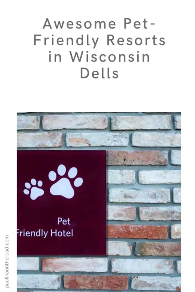 a pin with a pet-friendly sign on a hotel in Wisconsin Dells. 