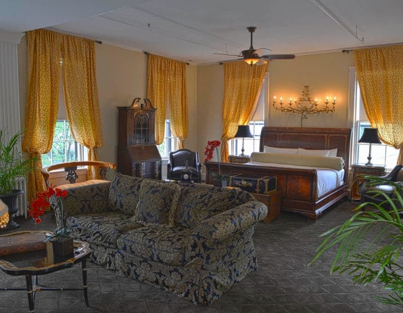 interior of a room at Maxwell Mension Lake Geneva Wisconsin - 10 Best Pet-Friendly Hotels in Lake Geneva, Wisconsin
