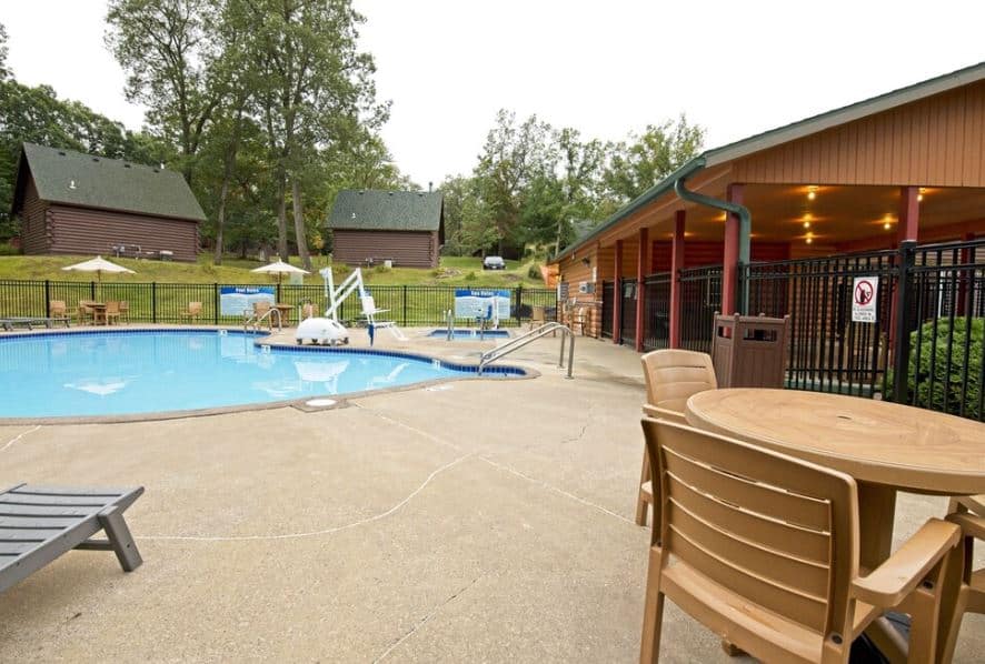 outdoor pool and other family amenities at one of the best cheap resorts in Wisconsin Dells