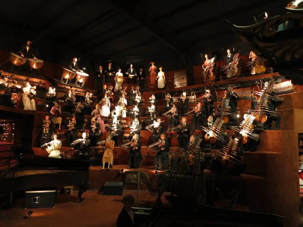 Famous roadside attractions in Wisconsin, A gallery of tiered seats in which sit a collection of mannequins dressed as musicians holding orchestral instruments all lit by spotlights in an otherwise dark room