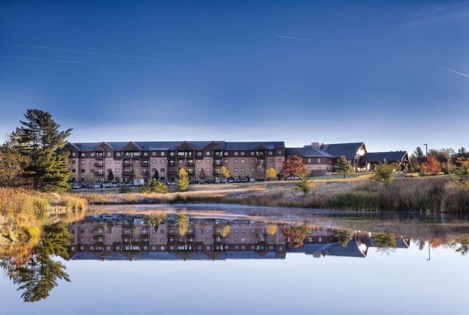 exterior of one of the best hotels in Wisconsin Dells