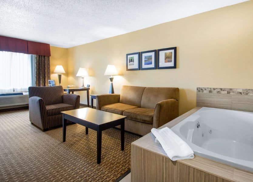 bedroom with hot tub and sofas at one of the best winter resorts in Wisconsin Dells