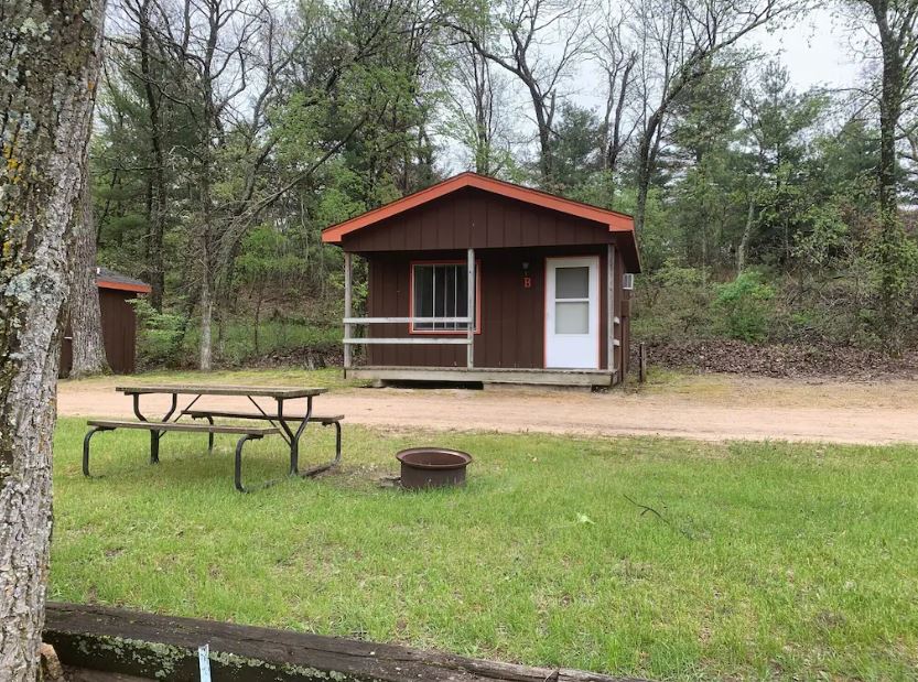 exterior of the Cozy Log Cabin in Rural Campground in Wisconsin dells