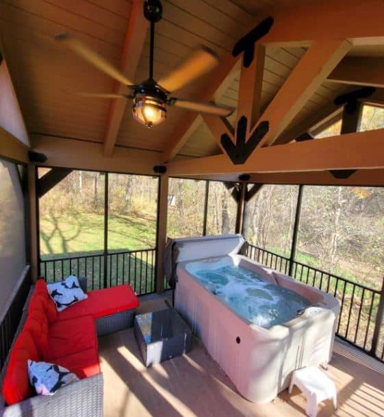 hot tub at the Romantic Cabin with a relaxing Hot Tub in Ferryville, WI