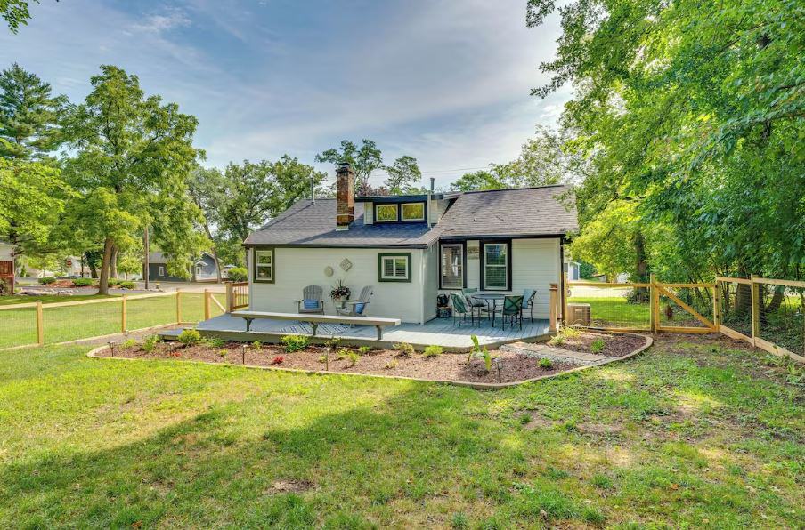 the exterior of the Williams Bay Cottage with Deck & Fire Pit in Lake Geneva, Wisconsin with garden and deck