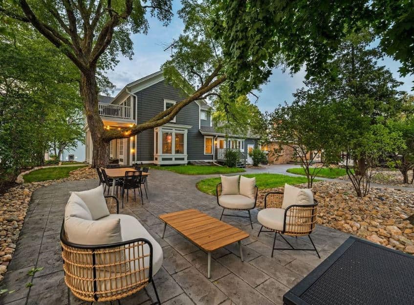 garden with sitting area with sofa and chairs and a dining table in front of the Corner Suite in the Heart of Sturgeon Bay in Sturgeon Bay, Wisconsin