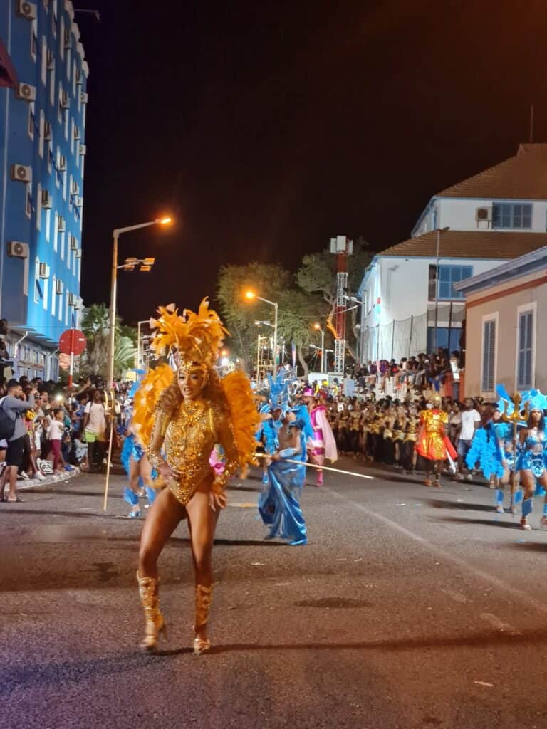 carnaval mindelo horaire danseur de samba