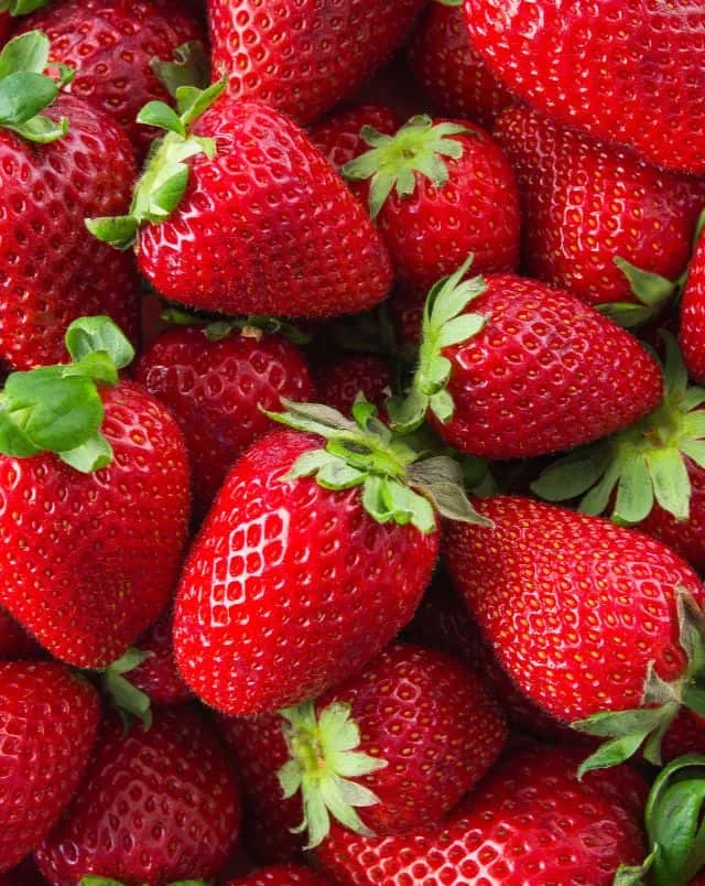 best Cedarburg festivals, Close up shot of a pile of vibrant red strawberries with green stems